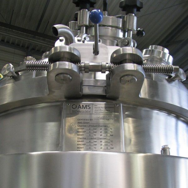 Edelstahlbehälter der Firma AMS Technology GmbH mit U-Stamp Siegel für den US-amerikanischen, kanadischen und australischen Markt. (Bild: AMS)