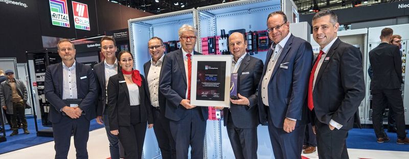 Allianz für einen wettbewerbsfähigeren Maschinen- und Anlagenbau: Rittal und Puls besiegeln ihre Partnerschaft auf der SPS 2025 in Nürnberg.(Bild:  Jasper Ehrich)