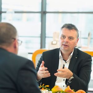„ Eine moderne Laborwaage sollte sich heute der Arbeitsweise des Nutzers anpassen, nicht umgekehrt!“ Dirk Ahlbrecht, Director Marketing Lab Weighing, Sartorius