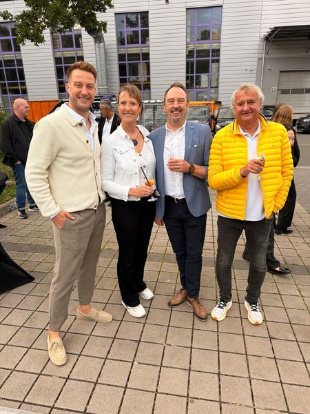 Familie Knicker (Sascha, Elke und Tom) mit Joachim Paggen (JP Consulting) (Bild: Vogel IT-Medien GmbH)