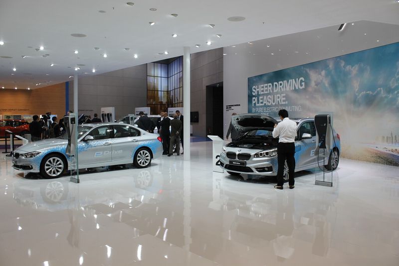 With more than 12,000 m2 over two levels, this year’s stand is the BMW Group’s largest- ever. All innovations, new models and the entire product portfolio will be on show for the media and all other visitors. (Source: Schulz)