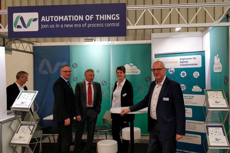 Automation of Things
 Am Stand von Automation of Things, ein Softwareentwickler für IIoT-Anforderungen, können sich Besucher über die Programmierplattform FourZero informieren. Dabei handelt es sich um ein Programmier-Tool für verteilte Embedded Systeme in der Industrie 4.0. Das Tool basiert auf dem IEC61499 Standard und bietet Vorteile in der Vernetzung von Bus-Protokollen und Systemen und für die Programmierung von dezentralen Steuerungen. Eine Modularisierung der komplexen Programmteile sowie eine Dezentralisierung der Software soll die Entwicklung für den Kunden vereinfachen. 
Mehr Informationen unter automationofthings.de  (Vogel Communications Group)