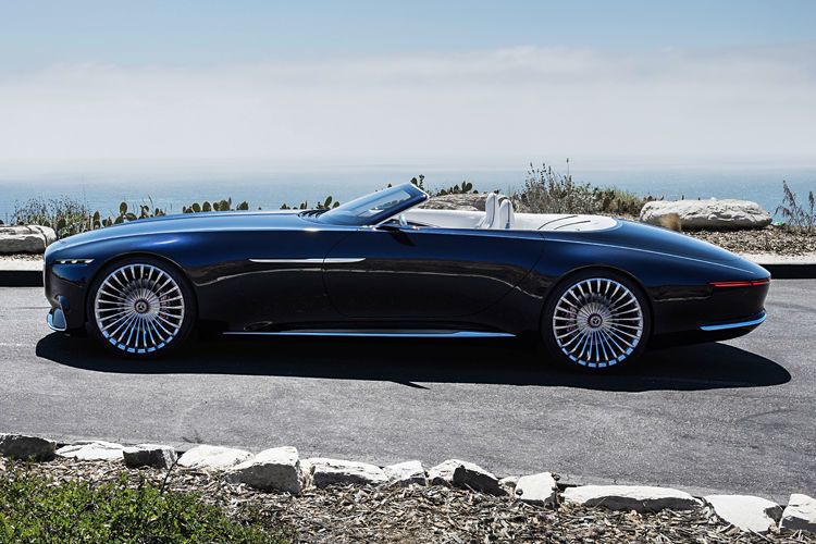 Das Auto ist ein fast sechs Meter langer Sonnenfänger für zwei Superreiche. (Daimler )