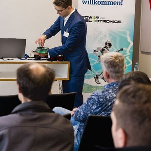 Entwickler treffen Entwickler. Auf dem Fachkongress Power of Electronics am 29. und 30. September in Würzburg stehen die Themen Wärmemanagement (ehemals Cooling Days),  Leiterplattentechnik, Power-Design und Power Systems, Kreislaufwirtschaft sowie Relaistechnik im Fokus.(Bild:  Stefan Bausewein)