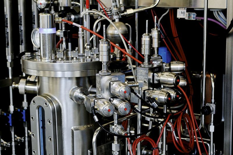 Pilot plant at Bioengineering: All diaphragm valves and multiport valve blocks are provided with RFID chips.  (Gemü)
