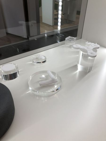 Hochleistungskeramik im 3D-Druck – Ceramtec zeigte, welche Designfreiheiten Aluminium-Oxid in der additven Fertigung bieten. (Bild: Vogel Communications Group/Juliana Pfeiffer)