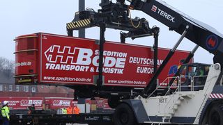 Der „alte Schwede“ ist ein Kombi-Shuttle für Konsumgüter und Lebensmittel von Lübeck nach Dänemark und weiter nach Schweden. (Bild: Bode)