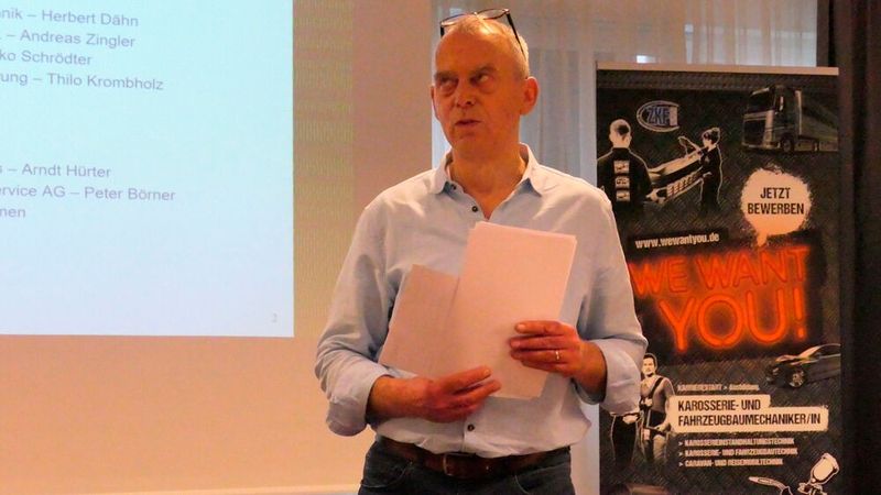 Es gebe es inzwischen 18 ÜBLs, kein anderes Handwerk würde den Azubis ein solche Vielfalt anbieten, sagte Manfred Peters.  (Bild: Wenz - VCG)