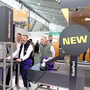 Das innovative und mobile Scan-System für präzise 3D-Messungen Zeiss ScanPort ist eine Komplettlösung für die 3-Achsen-Automatisierung, die mit nur einem Klick zum Messergebnis führen soll.(Bild:  Maschinenmarkt)