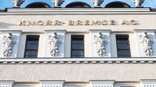 Knorr Bremse folgt strikt seinem Strategieprogramm Boost. Nun hat man deshalb das Klimageschäft, das über das spanische Unternehmen Merak weltweit abgewickelt wurde, verkauft. Und die Zahlen für das zweite Quartal sprechen für sich ... (Bild: Knorr-Bremse)