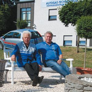 Otto und Sohn Ralf Voss haben sich auf die Restauration von Young- und Oldtimer spezialisiert.