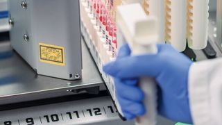 Abb. 1: Wenn es um die lückenlose Identifikation und Rückverfolgbarkeit von Proben im Labor geht, gilt bei der Automatisierung von Analyseprozessen: es dürfen keine Fehler passieren. (Tecan Trading AG)