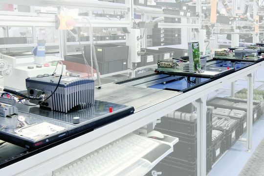 In der Elektronikfertigung von Nord können auch kundenspezifische Aufträge in Losgröße 1 produziert werden. (Bild:  Nord Drivesystems)