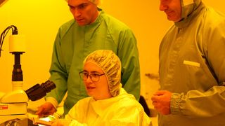 Wissenschaftler um Prof. Inga Anita Fischer arbeiten en neue optoelektronische Bauelemente , bei der neue Materialien in eine Silizium-Plattform integriert werden. (Bild: BTU Cottbus - Senftenberg)