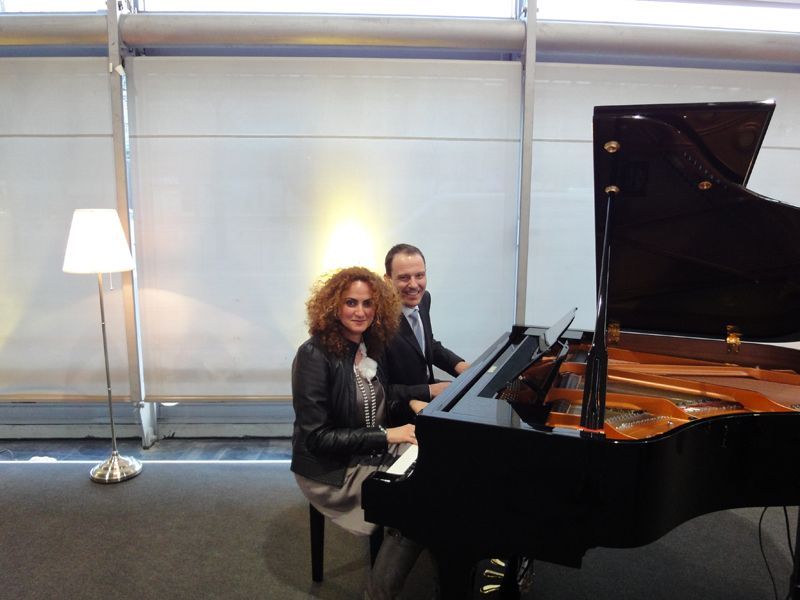 Besa Agaj, IT-BUSINESS, und Oliver Kuhlen, LG, treffen immer den richtigen Ton. (Archiv: Vogel Business Media)