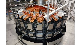 Die 24-köpfige Mehrkopfwaage CCW-RV bei der Verarbeitung von Cocktailwürstchen. (Bild: Ishida)