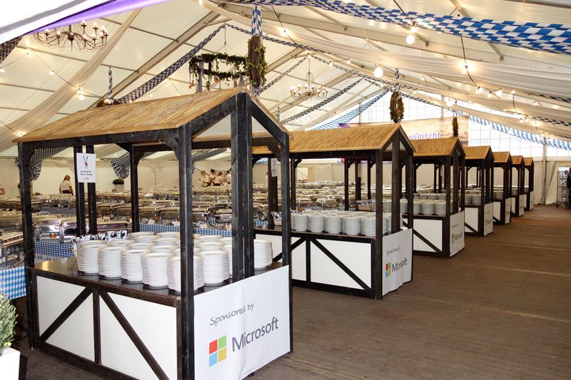 Für rund 3.500 Gäste ist kein langes Anstehen am Buffet gesichert. (Bild: IT-BUSINESS)