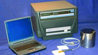 Die Systeme der Geräteserie Hotdisk bestimmen simultan die Wärmeleitfähigkeit, die Temperaturleitfähigkeit sowie die spezifische Wärmekapazität. (Archiv: Vogel Business Media)