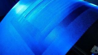 Eine optimierte Reparaturvorbereitung von CFK-Flugzeugteilen wird durch lagenweises Laserabtragen der beschädigten Werkstoffschichten erreicht. Ein Ansatz, den die Experten am Laser Zentrum Hannover e. V. (LZH) im Rahmen des Forschungsprojektes „Rework“ jetzt mit Partnerunternehmen verfolgen. (LZH)