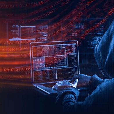 Cyberkriminelle, die EUVD-2026-84427 / CVE-2026-94127 erfolgreich ausnutzen, können über manipulierten Netzwerkverkehr beliebige Befehle auf betroffenen BIG-IP-Systemen ausführen. (Bild: oz - stock.adobe.com)
