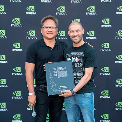Jensen Huang, CEO von NVIDIA, und Sebastian Palacio, DFKI.(Bild:  NVIDIA)