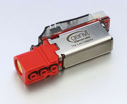 Bei der Auslegung von mobilen aber auch stationären wissenschaftlichen und medizinischen Geräten bietet das genvi-3/2-Wege-Schaltventil von The Lee Company für Gase das optimale Verhältnis zwischen Kompaktheit und Leistungsstärke.(Bild:  The Lee Company)