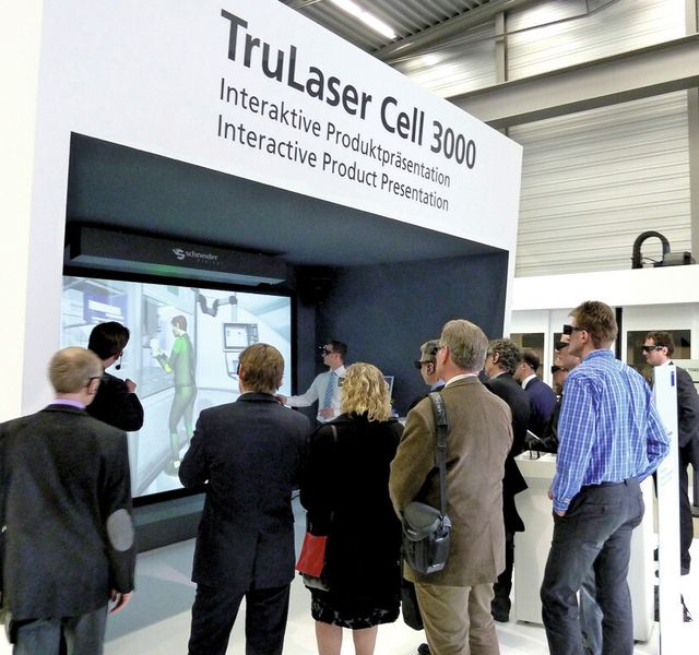 Das absolute Highlight auf der Trumpf-Hausmesse und derzeit der Stolz der Schwaben: Das schwäbische Taschenmesser – die Trulaser Cell 3000. (Bild: Kuhn)