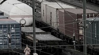 Grün war die Hoffnung! Ein Antrag der Ampelkoalition zur Schaffung eines nachhaltigeren Güter- und Transportverkehrs, zu dem auch die stärkere Verlagerung von Transporten auf die Schiene gehört, wurde von den Grünen abgeblockt. Experten wundern sich nur noch ... (Bild: dpa)