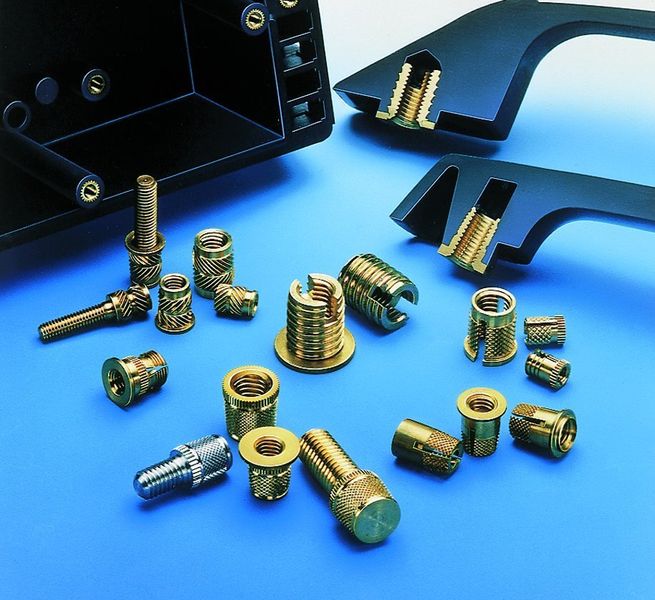 4 Metallische Gewindeeinsätze für unterschiedliche Einbau-/Einbettmethoden: die Einsätze sind speziell für den Einbau nach dem Entformen – after-moulding – konzipiert. (Archiv: Vogel Business Media)