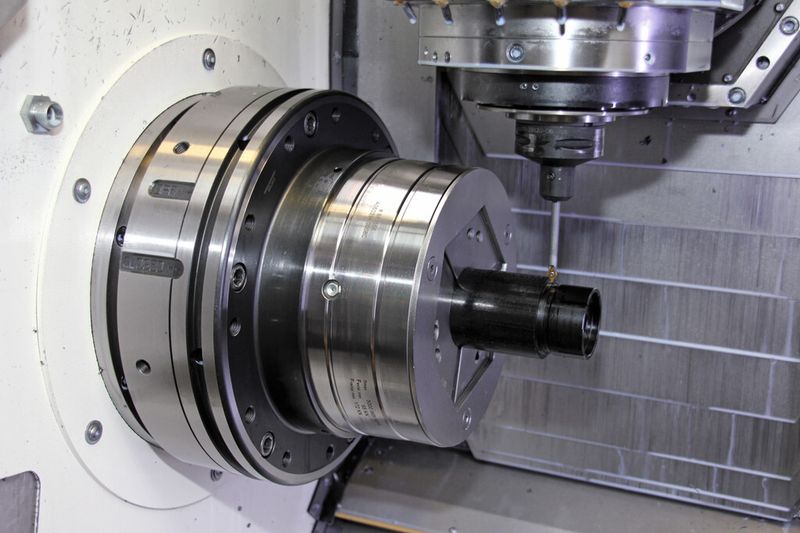 Mit dem Schnellwechselsytem ist das passende Spanmittel in wenigen Minuten auf der Maschine. (Bild: Kroh)