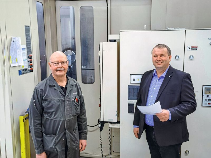 JV. l.: ean-Luc Maurer, Prozessverantwortlicher bei der Tornos AG und Andreas Mollet, Mapal Gebietsverkaufsleiter Schweiz, arbeiten schon seit vielen Jahren erfolgreich zusammen.  (Mapal)