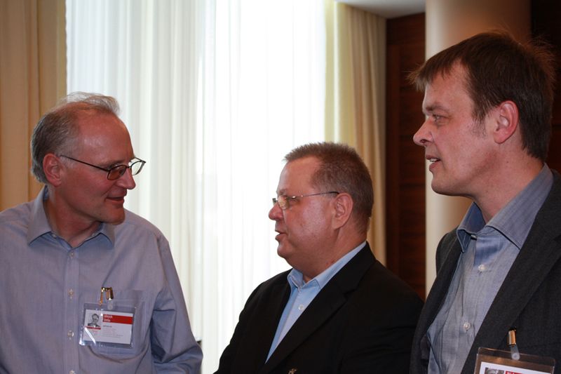 Ulrich Otto von der Netfox AG im Gespräch mit Frank Lasinski von der Intercom Consulting GmbH und Birk Bauer von Viasolution IT Prof (Archiv: Vogel Business Media)