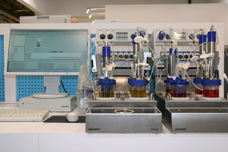 Eppendorf hat neu entwickelte Single-Use Bioreaktoren zur Messe nach Frankfurt mitgebracht.  (Bild: LABORPRAXIS/Lüttmann)