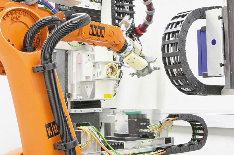 Die vom Fraunhofer EZRT entwickelte Dragonfly Technologie kombiniert schnelle Positionierfahrten und geschwindigkeitsreduzierte Aufnahmefahrten. Dabei bringt die Röntgenröhre immer nur für wenige Millisekunden ihre volle Leistung. (Bild: Schmalz)