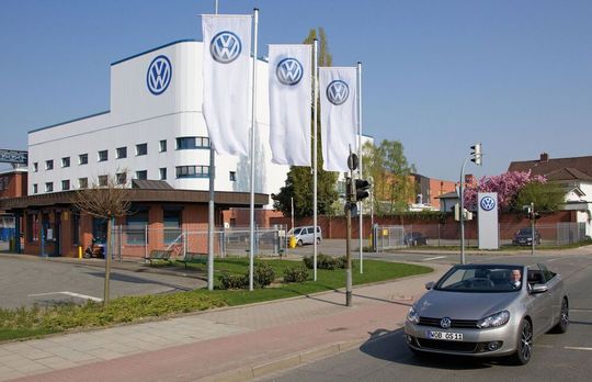 Kommt die Rettung? Das VW-Werk Osnabrück weiß nicht, wie die Zukunft aussieht, wenn bald die Pkw-Produktion beendet sein wird. Nun schaltet sich das Land Niedersachsen mit einer Idee ein ...(Bild:  Volkswagen)