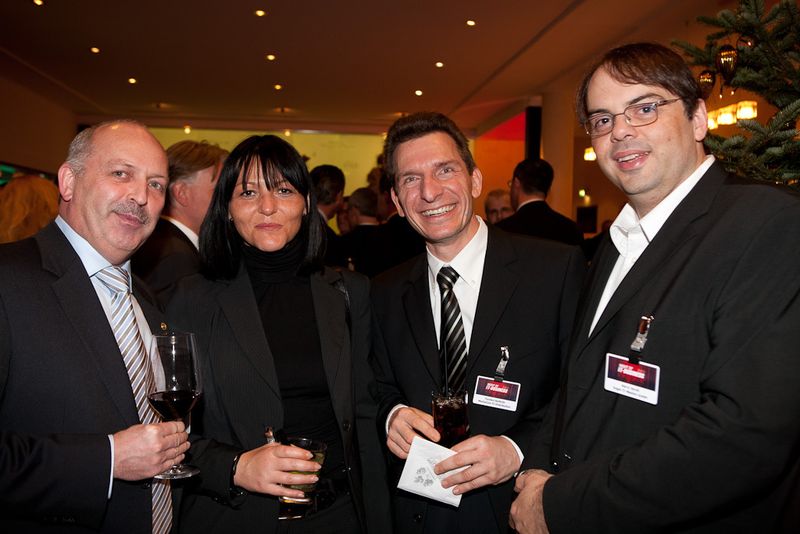 Heinz-Dieter Speidel (LG) mit Claudia Preiss (MSI) und Torsten Seiferth (Mediacom) und Harry Jacob (IT-BUSINESS) (Archiv: Vogel Business Media)