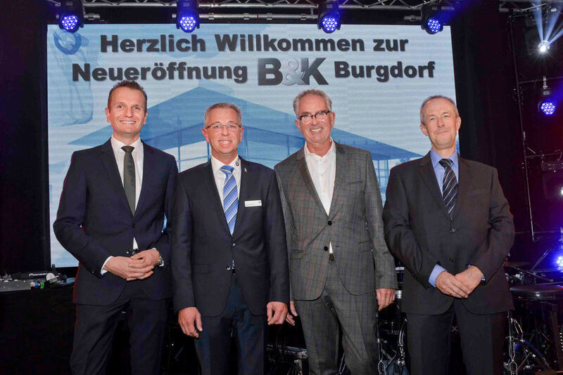 V.l.n.r.: Tim Beltermann (BMW), Carsten Sczakiel (Filialleiter B&K Burgdorf), Wellergruppe-Chef Burkhard Weller und André Scholz (Stadt Burgdorf). (Wellergruppe)