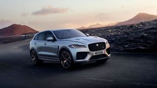 Auf der New York International Auto Show präsentiert Jaguar das Power-SUV F-Pace SVR. (JLR)