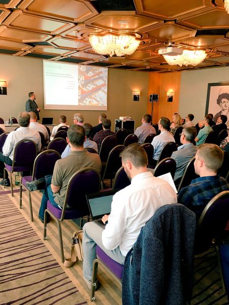 Der Mittelstand hat Vieles zu beachten. Er steckt zwischen Endpoint-Security, Awareness und Cloud. Tim Berghoff von G Data klärt auf, ob IT-Sicherheit sinnlos ist. (Bild: Vogel IT-Akademie)