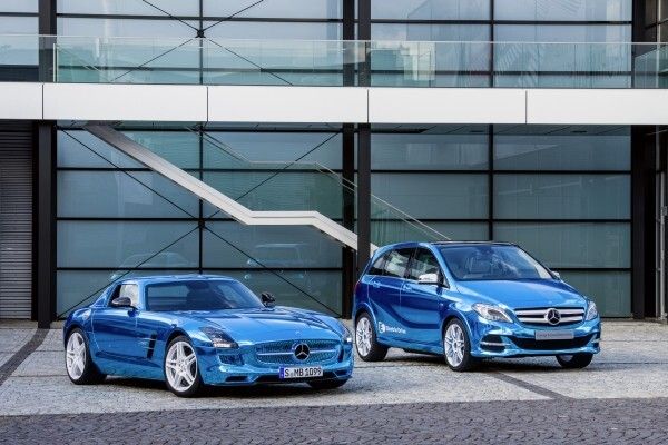 Mercedes-Benz auf dem Mondial de l’Automobile 2012 in Paris: SLS AMG Coupé Electric Drive und Concept B-Class Electric Drive (Daimler AG)