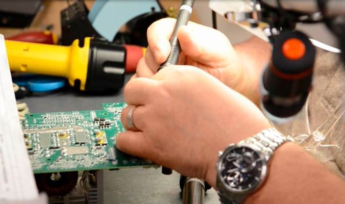 Über 30 Ingenieure und Qualitätssicherungsexperten stellen im PPG sicher, dass die Geräte allen Alltagsanforderungen entsprechen.  (Bild: Powervar)