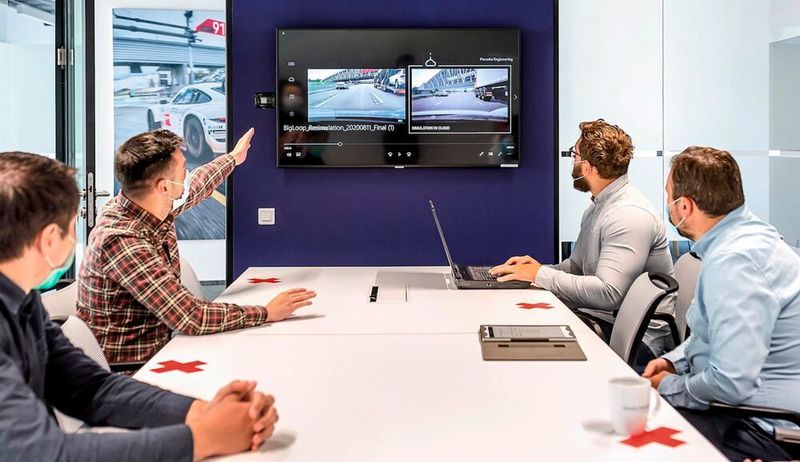 Mit dem Visual Engineering Tool können auf Basis von CAD-Daten und einer AR- oder VR-Brille Fragen zur optimalen Anordnung von Bauteilen schnell geklärt werden. Zudem ermöglicht das Tool, standort- und hardware-übergreifend innerhalb virtueller Räume zusammenzuarbeiten.  (Porsche AG)