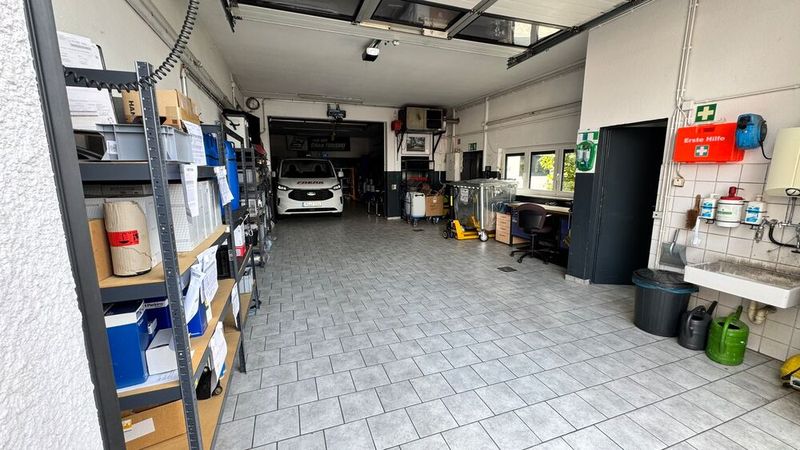 Kleine Anfänge, große Träume: Hier begann vor zwölf Jahren Grecos Erfolgsgeschichte – mit einer Hebebühne und viel Leidenschaft. (Bild: Schreiner – VCG)