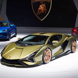 (Lamborghini)