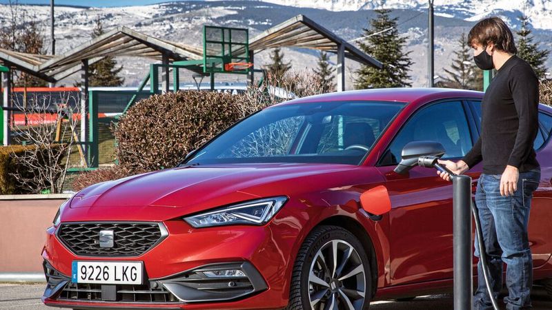 Platz eins der Plug-in-Hybride im Juli 2022: Seat Leon, 1.175 Neuzulassungen. (Bild: Seat)