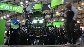 Die Agritechnica in Hannover versammelte die Landmaschinenbranche – die auch von klassischen Pkw-Zulieferern bedient wird. (Bild: Arnold NextG)