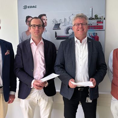 Bündeln ihre Expertise für digitales Engineering: Hans-Werner Eirich, Adrian Merkel (beide Framence), Dirk Keller und Dr.-Ing. Frank Breitenbach (beide EDAG PS). V. l. n. r.  (Bild: EDAG)