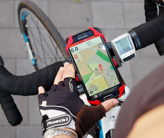 Bild 1: Mit der App Naviki können Fahrradfahrer ihrer Route planen und dabei unbekannte Strecken entdecken Bild 1: Mit der App Naviki können Fahrradfahrer ihrer Route planen und dabei unbekannte Strecken entdecken