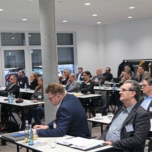 Bildungsexperten aus der Verbandsorganisation sowie von Herstellern und Importeuren waren zur Jahrestagung der Initiative Autoberufe nach Mannheim gekommen.(Bild:  Büttner – autoFACHMANN)