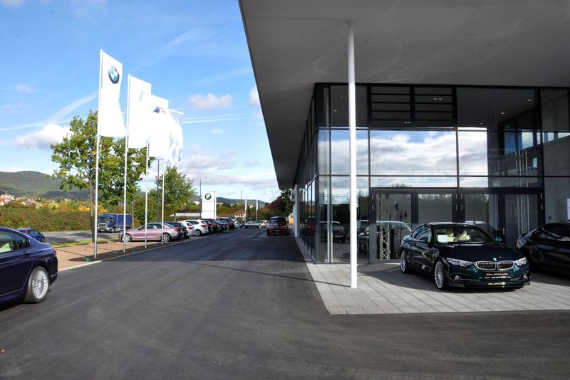 Daneben gibt es ausreichend Platz für Gebrauchtwagen. (Wehner/»kfz-betrieb«)